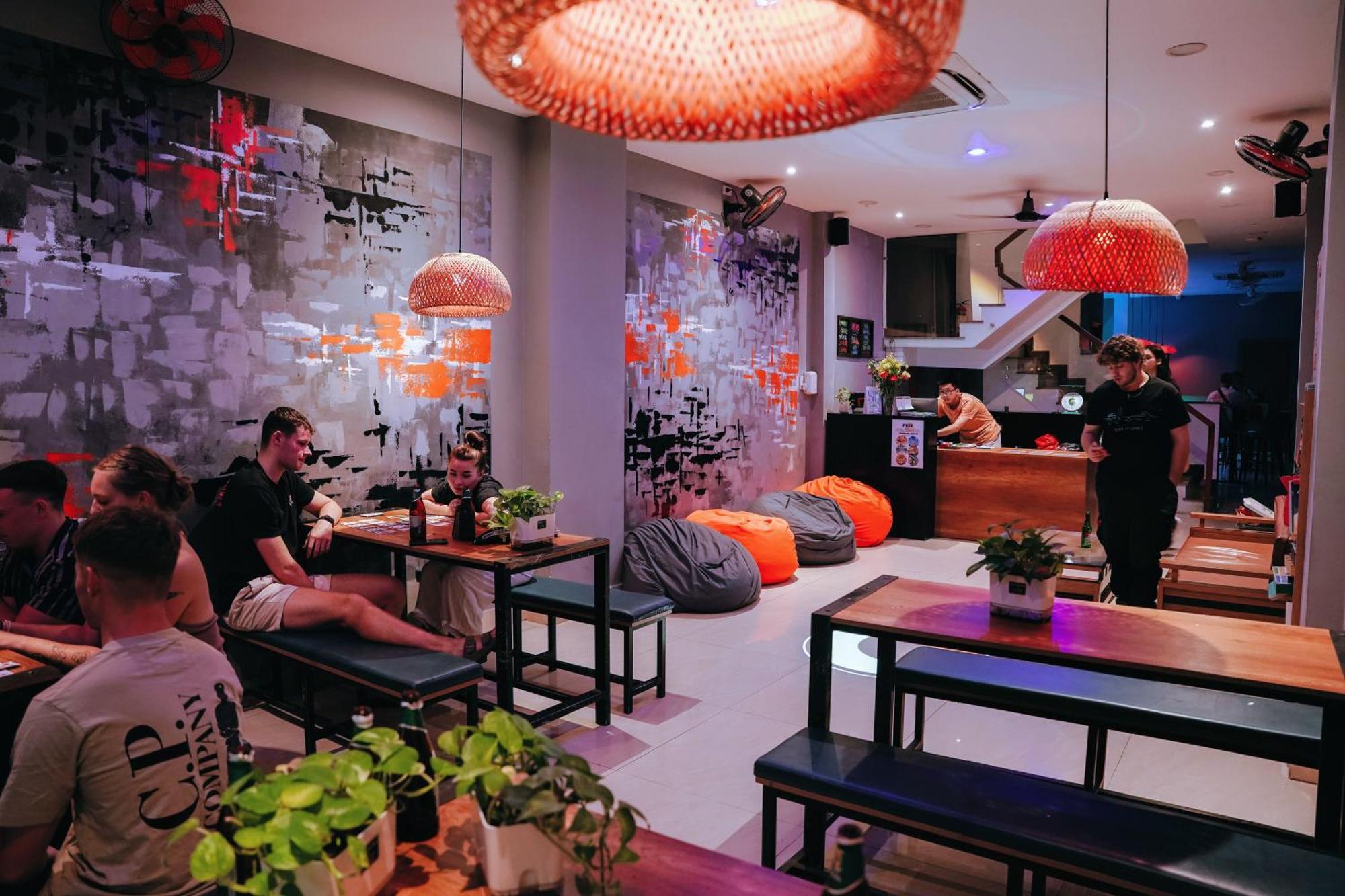Base Backpackers Hostel Ho Chi Minh City Exterior photo